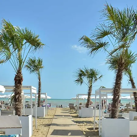 Intimate Seaside Perfect For Relaxing 아파트 *