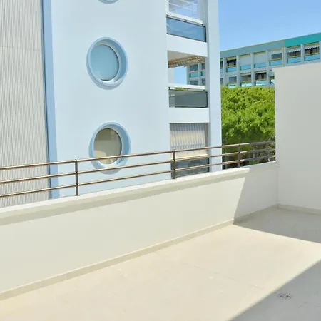Intimate Seaside Perfect For Relaxing *