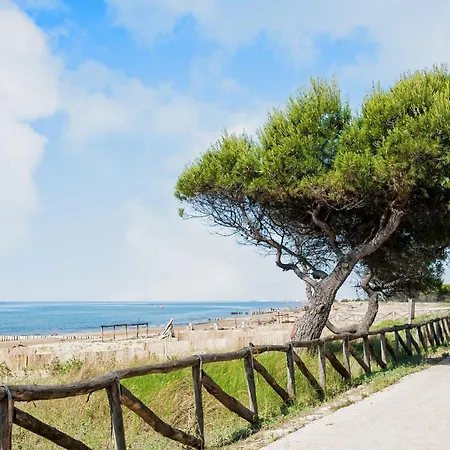 Intimate Seaside Perfect For Relaxing 비비오네
