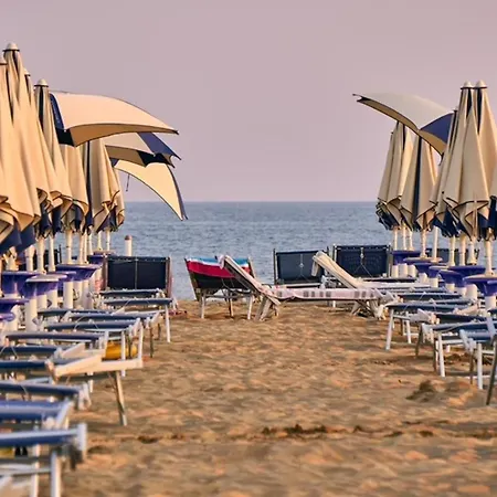 Intimate Seaside Perfect For Relaxing Lejlighed *