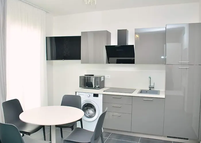 Intimate Seaside Perfect For Relaxing Apartment